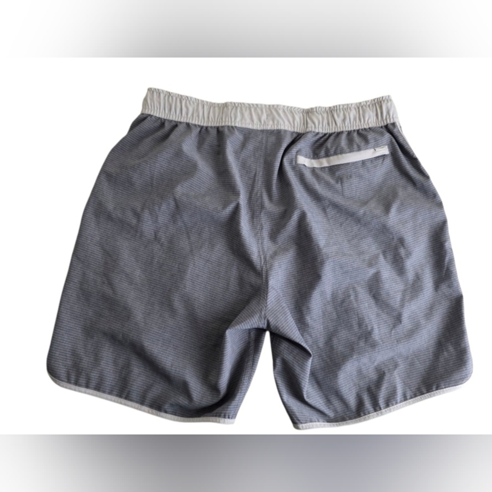 Men’s Vuori  Bank Shorts - Picture 2 of 5